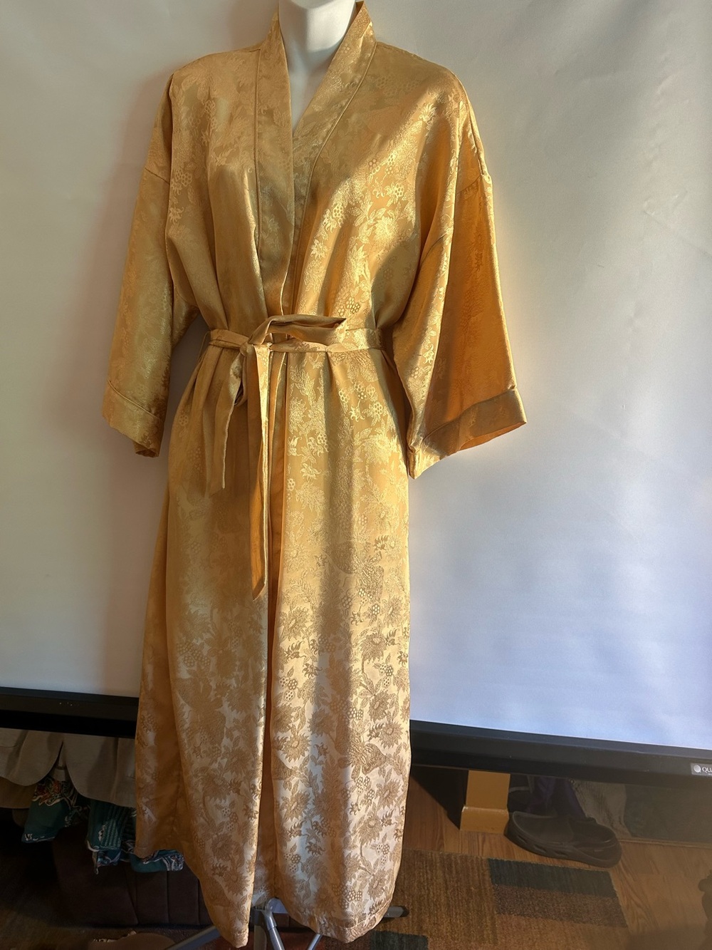 VALERIE STEVENS VINTAGE GOLD FLORAL HONGKONG MADE BELTED ROBE WOMEN’S SIZE MED